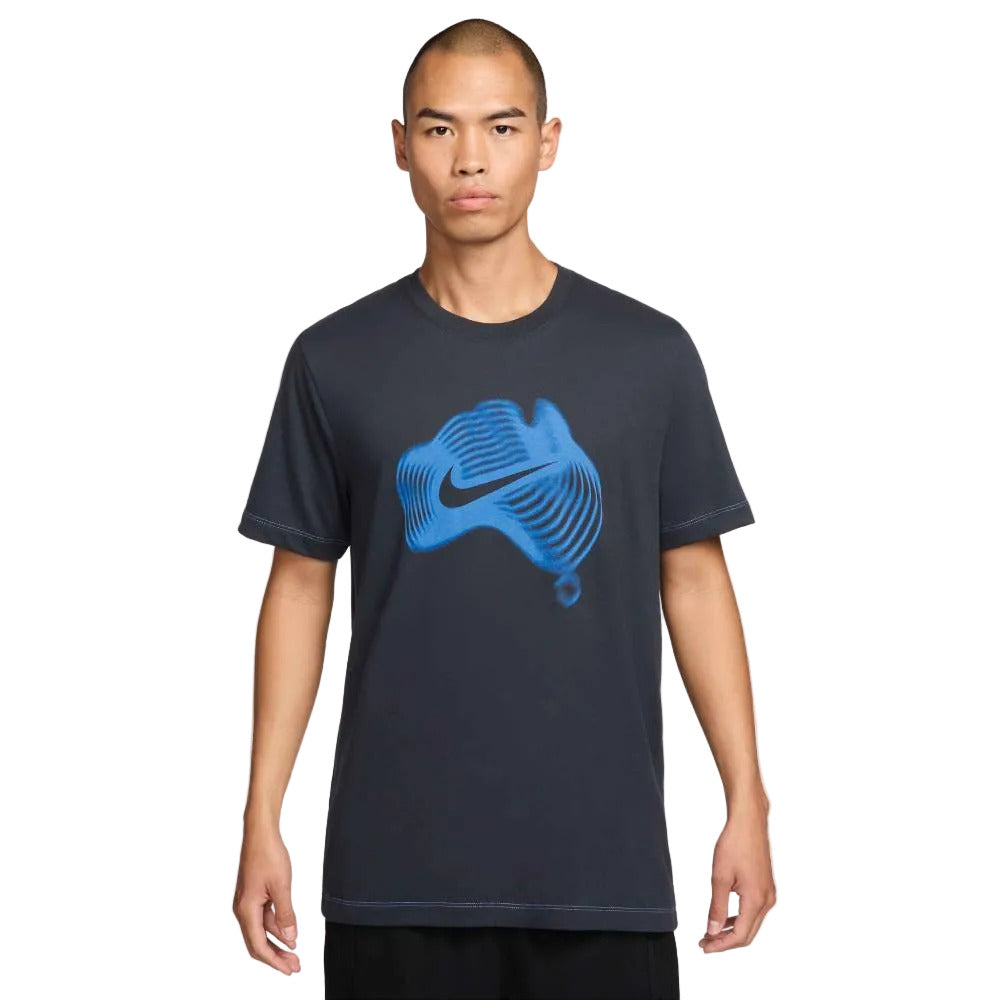 Nike Men's Court Heritage STD OZ Open SP26 Tee Top (Dark Obsidian) - Description - RacquetGuys.ca