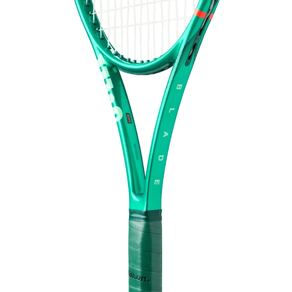 Wilson Blade 98 18x20 V10 - RacquetGuys.ca