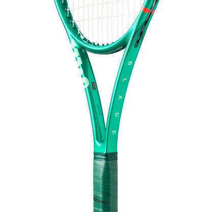 Wilson Blade 98 18x20 V10 - RacquetGuys.ca