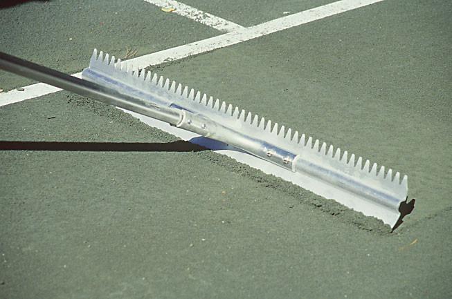 HarTru 48" Scarifier Lute - RacquetGuys.ca