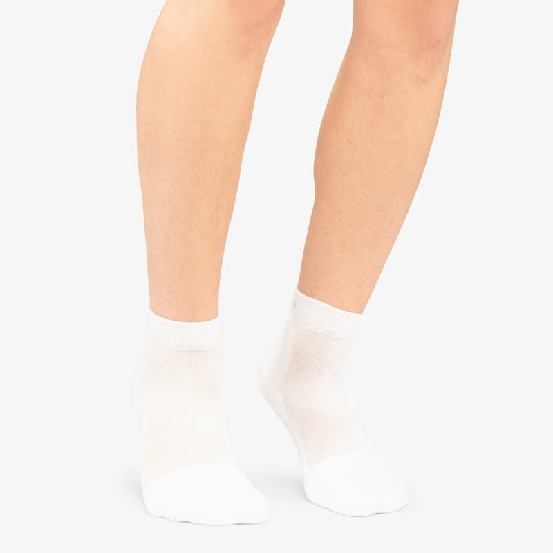 Thorlo Unisex Pickleball Light Cushion Ankle Socks (White) - RacquetGuys.ca